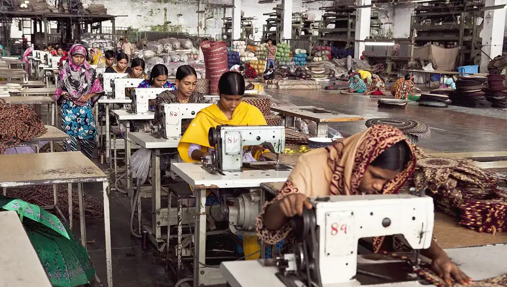 Il crollo della fabbrica in Bangladesh: la CSR è morta o è più importante che mai?